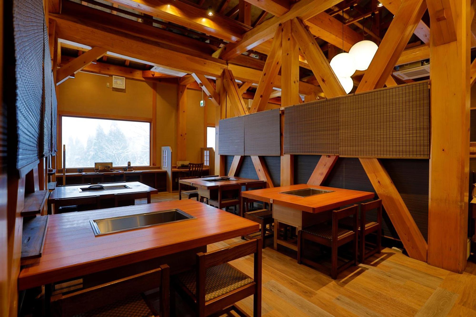 미야마 오안 교리츠 리조트 다카야마 외부 사진 Interior of a restaurant in Japan