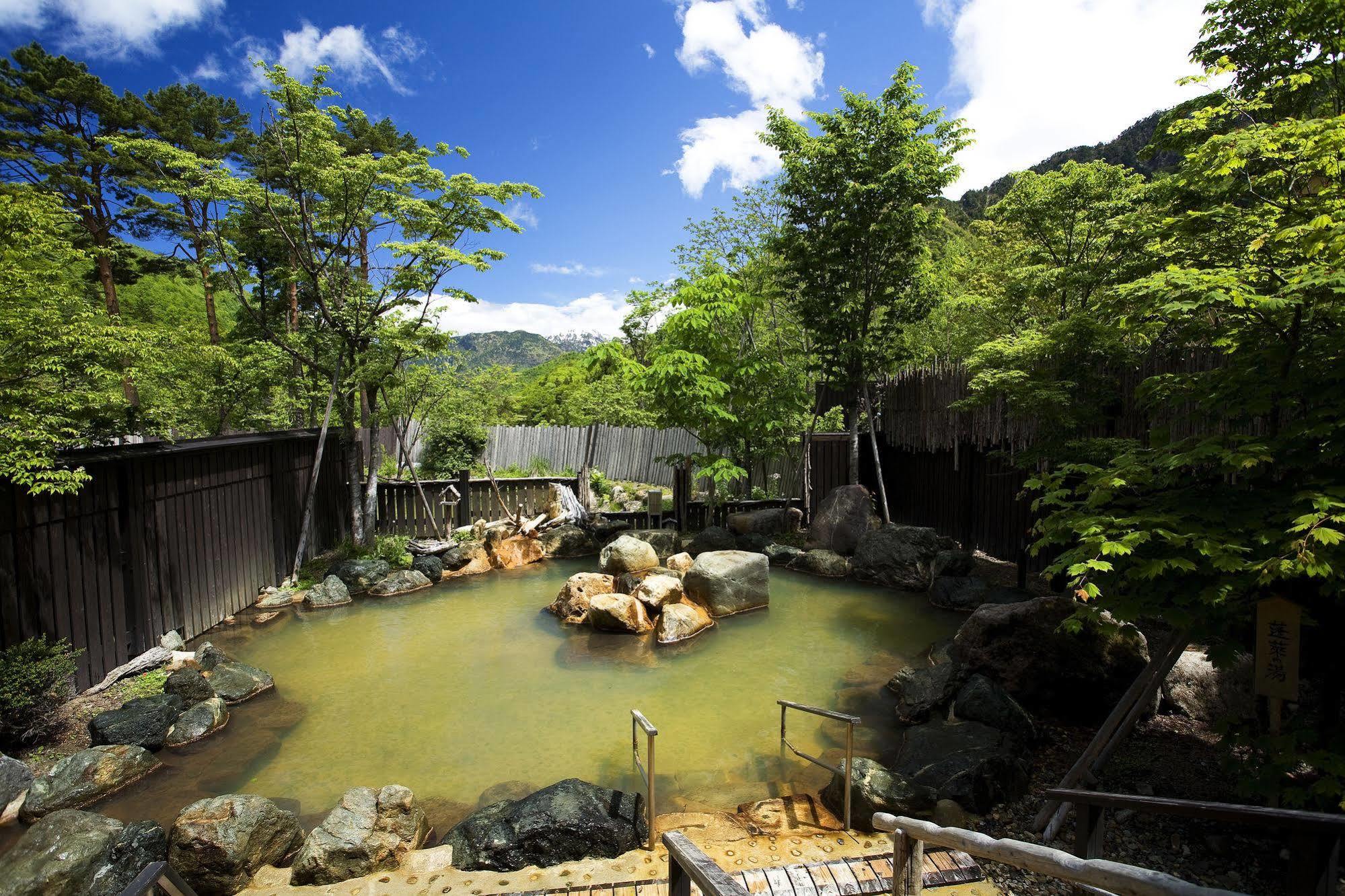 미야마 오안 교리츠 리조트 다카야마 외부 사진 A hot spring in Japan